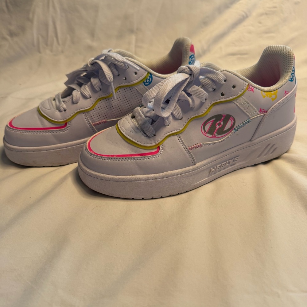 Heely’s GUESS Women's White and Pink